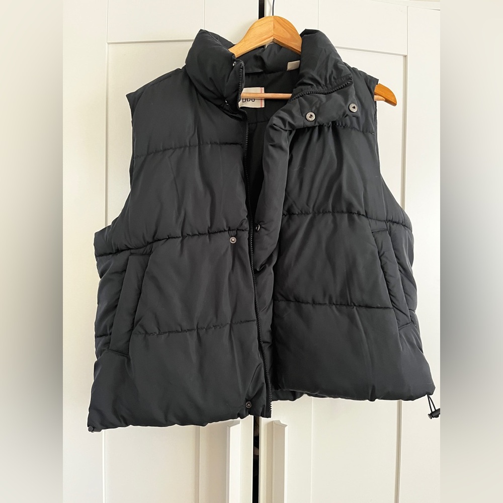 Urban Outfitters BDG Pia Puffy Vest | Black Size M